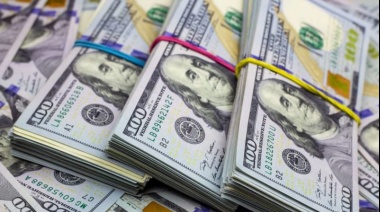 Ruido en la economía: el dólar “blue” no para y cerró en el récord de $359
